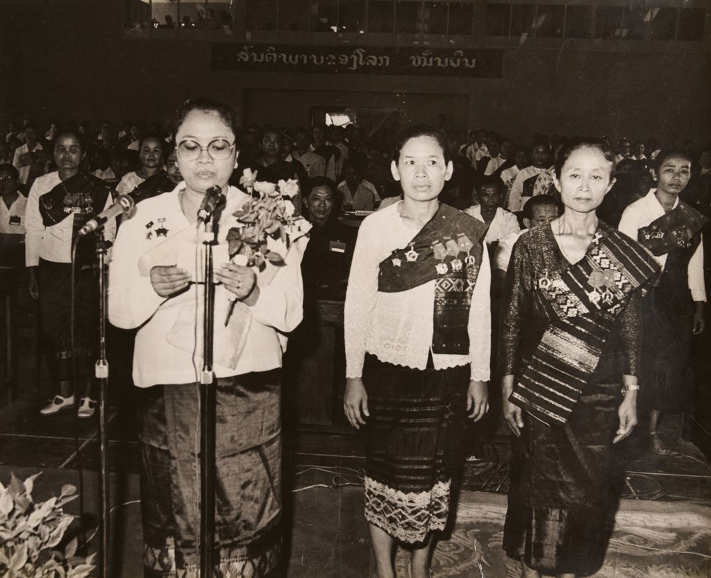 ຕ່າງ​ໜ້າ​ແມ່​ຍິງ​ຄັບ​ນັບ​ຮັບ​ຕ້ອນກອງ​ປະ​ຊຸມ​ໃຫຍ່​ຄັ້ງ​ທີ III