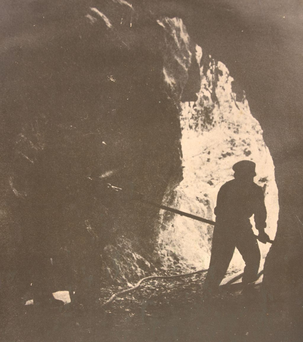 ການ​ເຈາະ​ຖ້ຳ ທີ່​ເມືອງວຽງ​ໄຊ ​ແຂວງ​ຫົວ​ພັນ