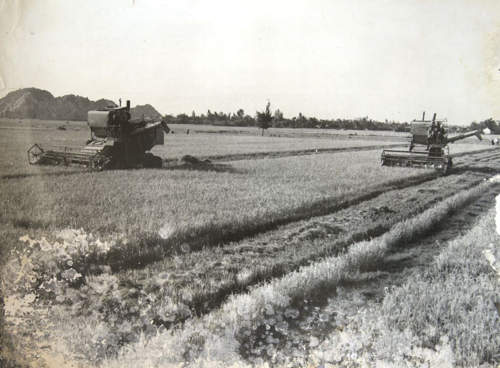 ກົນ​ຈັກ​ທັນ​ສະ​ໄໝ​ກ່ຽວ​ເຂົ້າ