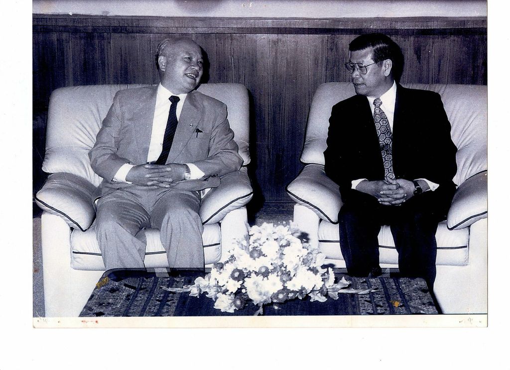 ທ່ານ ​ສົມ​ສະ​ຫວາດ ເລັ່ງ​ສະ​ຫວັດ ຕ້ອນ​ຮັບ​ທ່ານ ຫລີ​ປາວ ປະ​ທານ​ສະ​ມາ​ຄົມ ສ​ປ ຈີນ