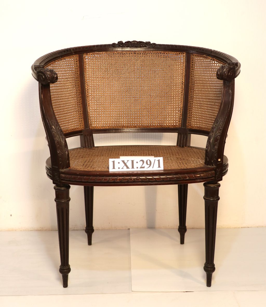 ຕັ້ງ ເຮັດດ້ວຍໄມ້ເທັກດ້ວຍຫວາຍ.