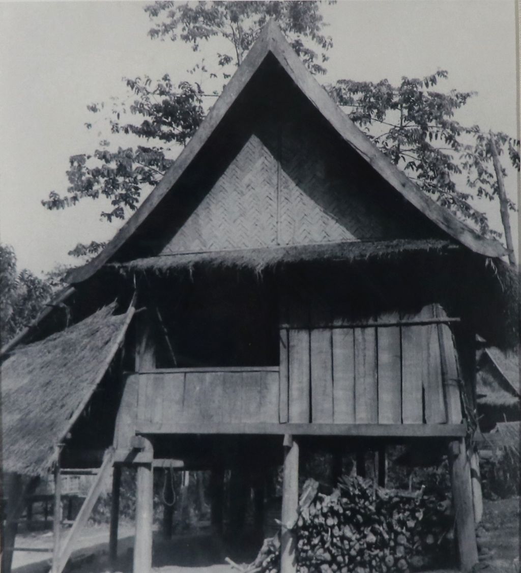 ຮູບພາບຂາວດໍາ ເຮືອນຂອງຊົນເຜົ່າລາວລຸ່ມ ປີ 1949