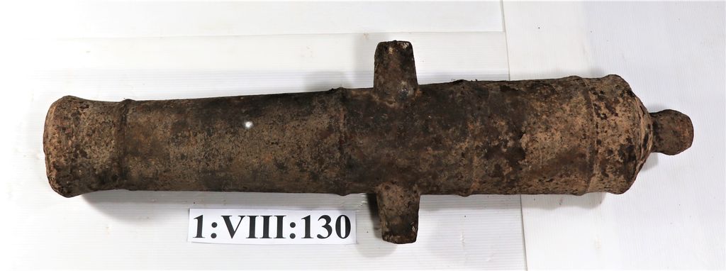 ປືນເຮັັດດ້ວຍເຫຼັກ.