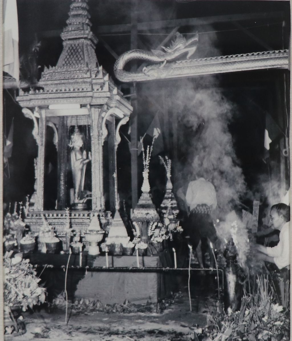 ຮູບພາບຂາວດໍາ ພິທີສົງນໍ້າພະບາງທີ່ວັດໃຫມ່ ປີ 1967