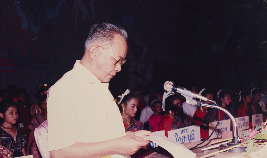 ທ່ານ ໂອ​ສະ​ກ​ັນ ທຳ​ມະ​ເທວາ ລັດ​ຖະ​ມົນ​ຕີ ຖະ​ແຫຼງ​ຂ່າວ ແລະ ວັດ​ທະ​ນະ​ທຳ ກ່າວ​ຄຳ​ປາ​ໄສ ປີ 1993