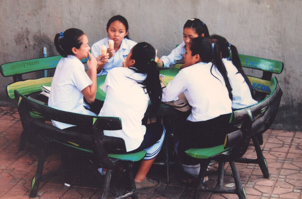 ນັກຮຽນກຳລັງພັກທ່ຽງ ນະຄອນຫຼວງວຽງຈັນ