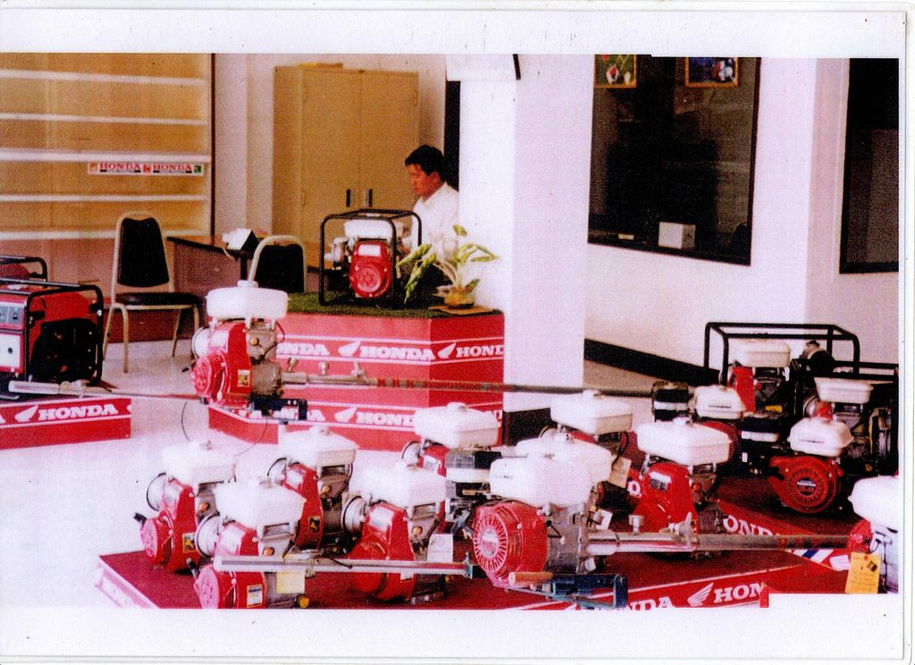 ສູນ​ຈຳ​ໜ່າຍ​ກົນ​ຈັກ