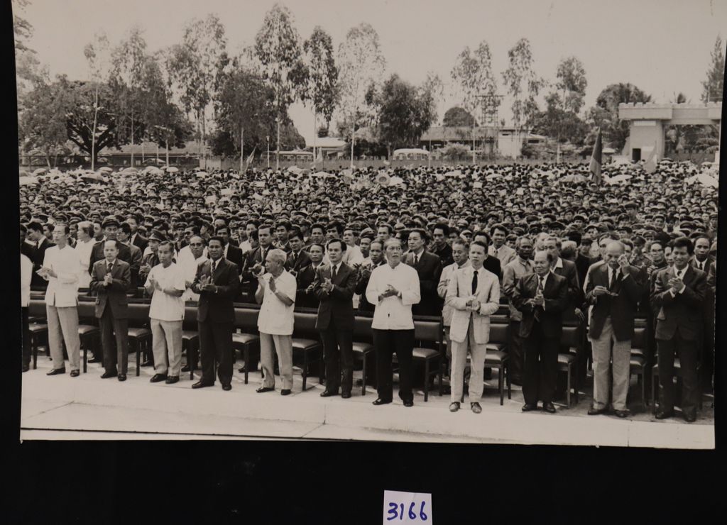 ໂຮມ​ຊຸມ​ນຸມ​ຊົມ​ເຊີຍ​ຄະ​ນະ​ປະ​ຕິ​ວັດ