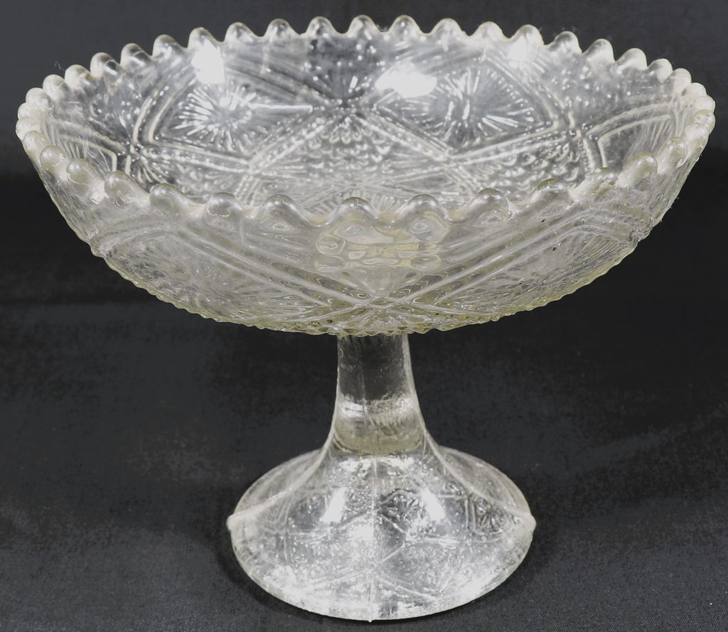 ຂັນ ເຮັດດ້ວຍແກ້ວຄີຣສະໂຕນ.