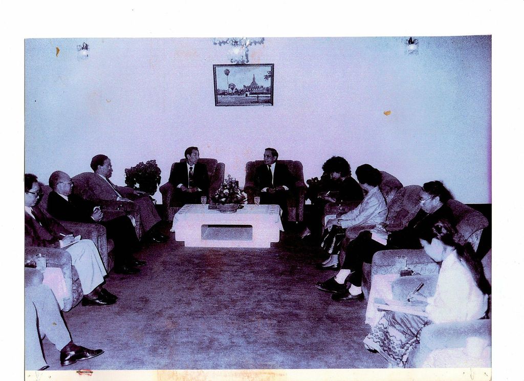 ພິ​ທີ​ພົບ​ປະ​ການ​ນຳ​ຂົ້ນ​ສູງ​ພັກ-ລັດ​ລາວ-ຈີນ