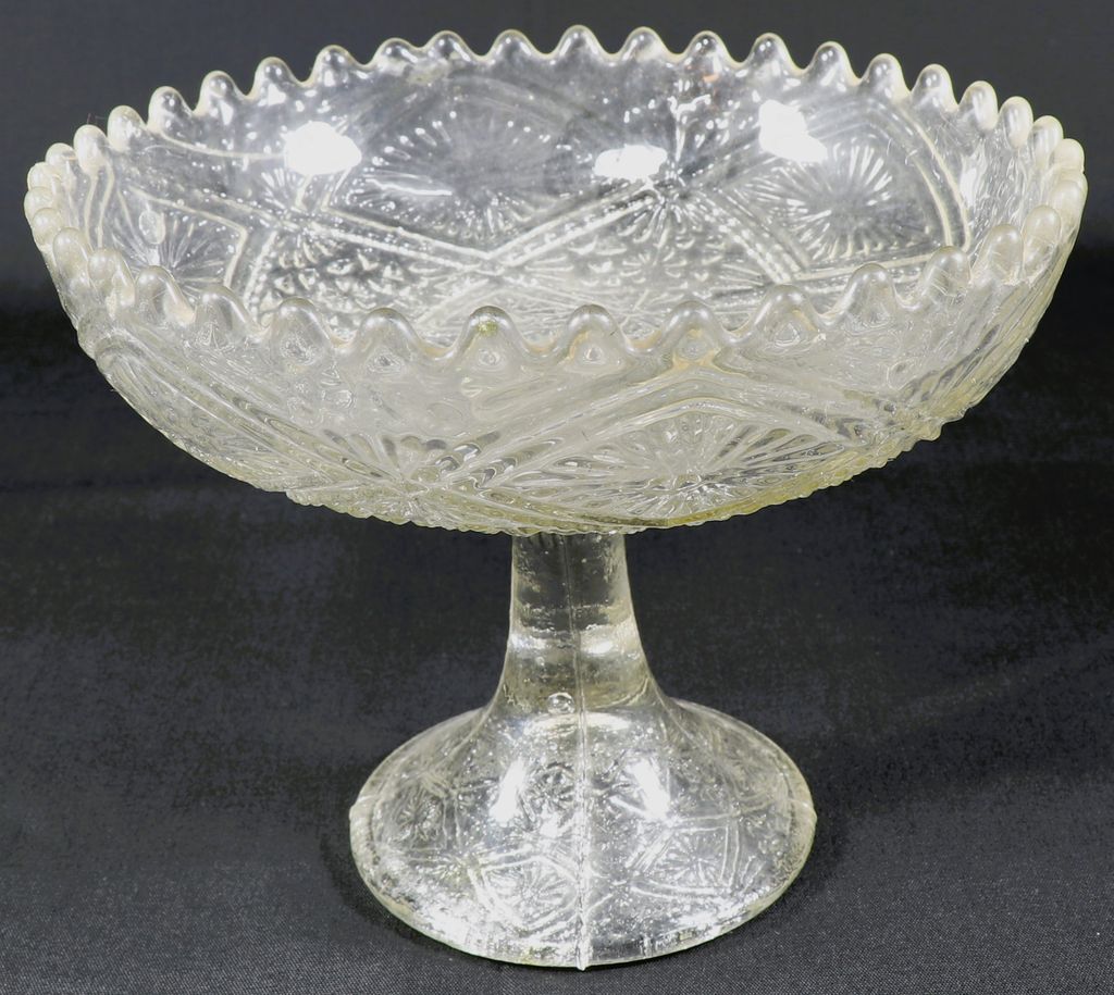 ຂັນ ເຮັດດ້ວຍແກ້ວ