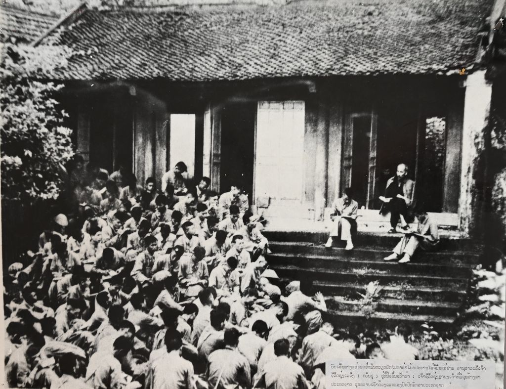 ບົນເສັ້ນທາງແຕ່ເຂດທີ່ໝັ້ນຫວຽດບັກໄປຫາຮ່າໂນ້ຍປະທານ ໂຮ່ຈິມິນແວ່ຢາມ