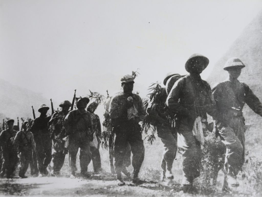 ທະຫານພາຍປືນກຽມພ້ອມສູ້ຮົບ