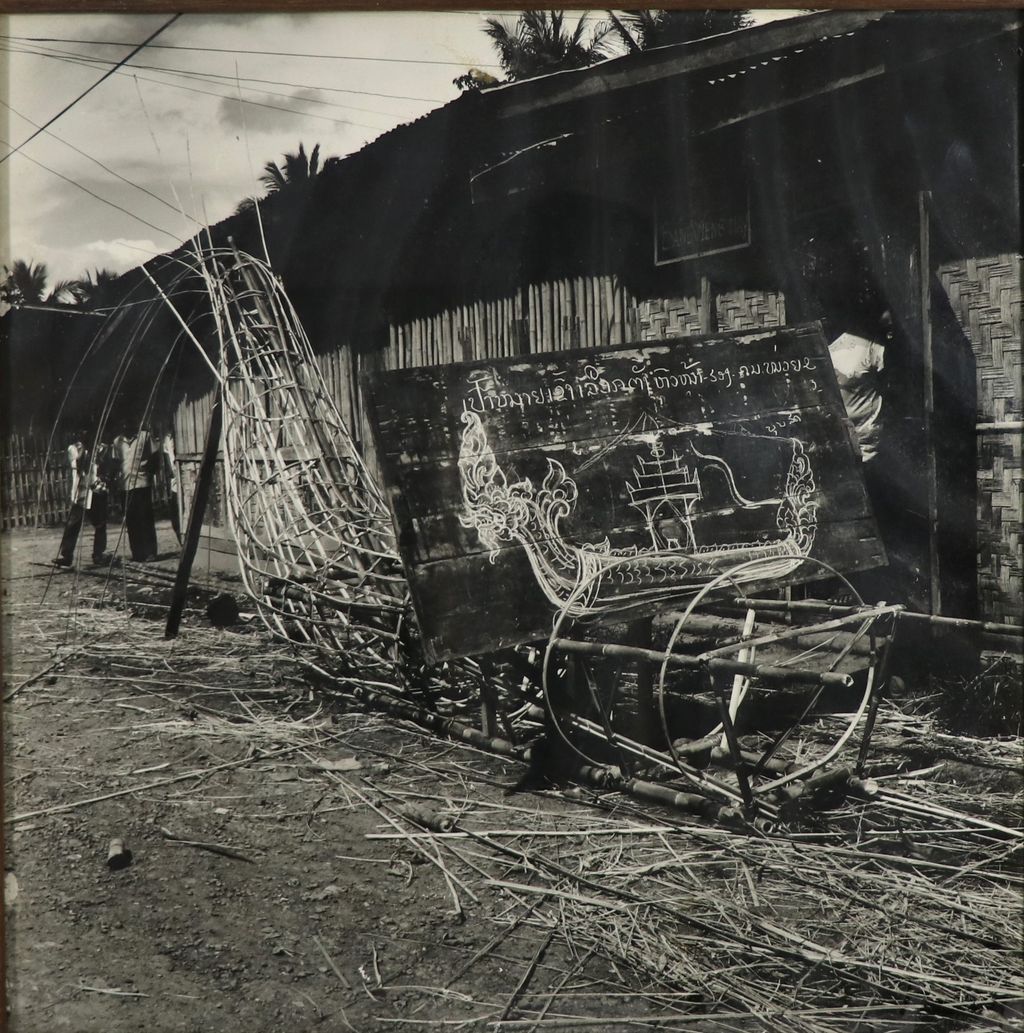 ຮູບພາບຂາວດໍາ ເຮືອໄຟພະຍານາກ ( ເຮືອໄຟບົກ )