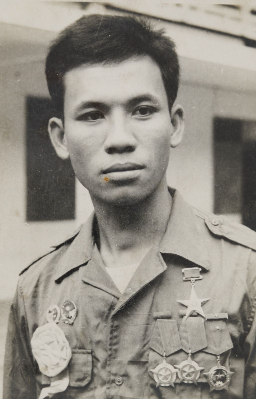 ສະ​ຫາຍ ຄຳ​ແຊມ ປ້ອງ​ກັນ​ຊາດ