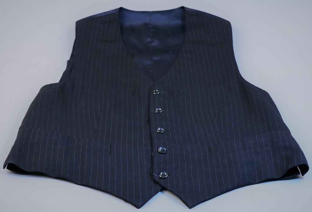 ເສື້ອຊ້ອນໃນຜູ້ຊາຍ ຜ້າສີດໍາແຊກລ່ອງ