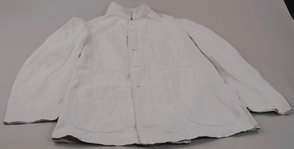 ເສື້ອຄໍປິດ ຜ້າສີຂາວ