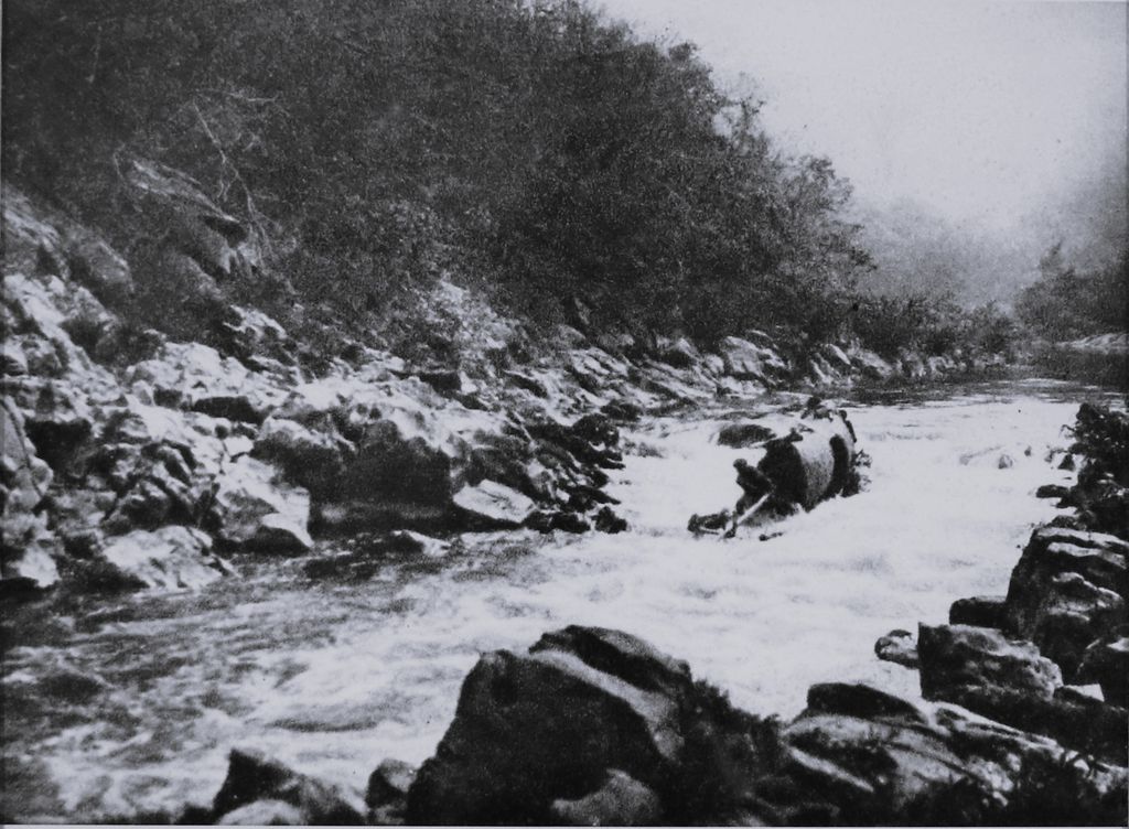 ຮູບພາບຂາວດໍາ ແກ້ງແຫ່ງຫນຶ່ງທີ່ຫລວງພະບາງ ປີ 1930