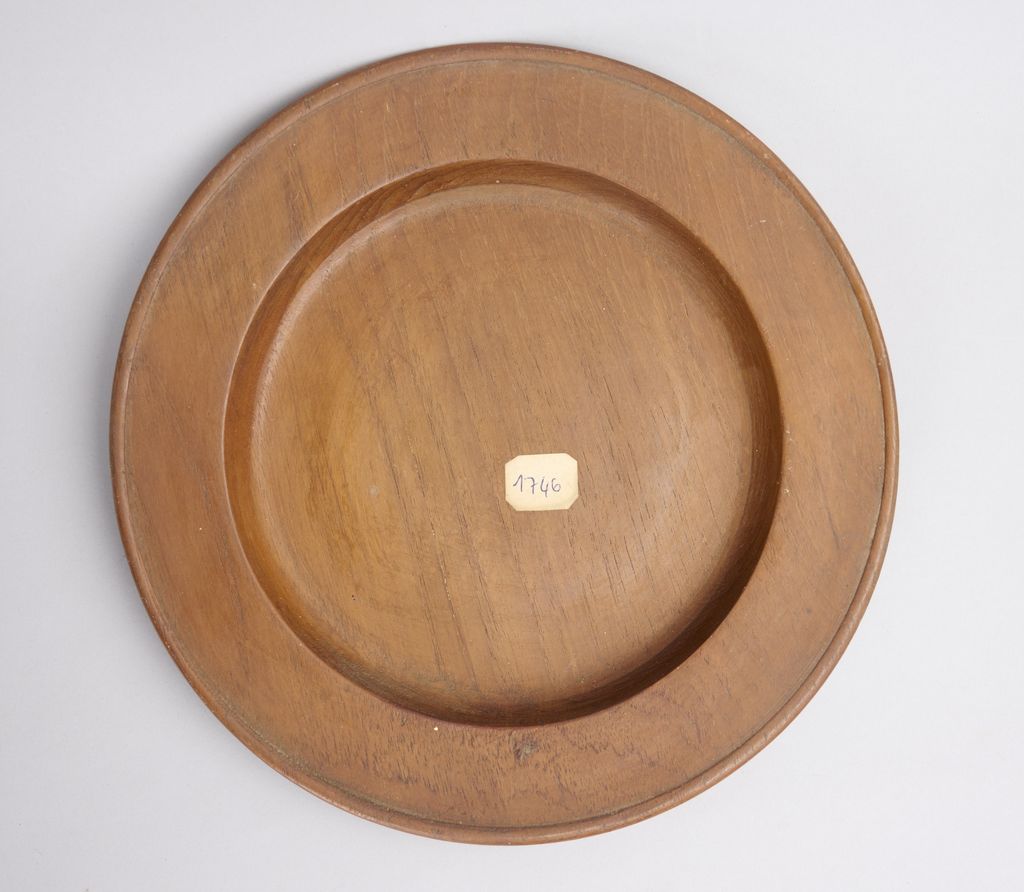 ຈານໂຊເຮັດດ້ວຍໄມ້