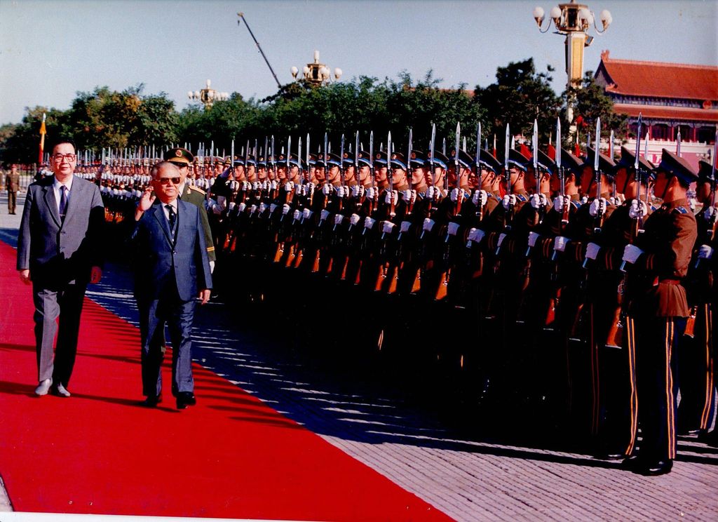 ຄະນະນຳລາວຢ້ຽມຢາມສ​ປ​ປ​ຈີນ25.10.1989