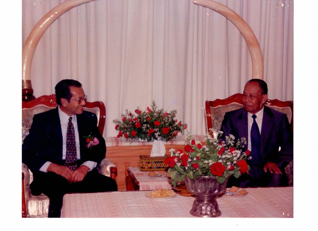 ທ່ານ ຄຳ​ໄຕ ສີ​ພັນ​ດອນ ຕ້ອນ​ຮັບ​ແຂກ​ຕ່າງ​ປະ​ເທດ