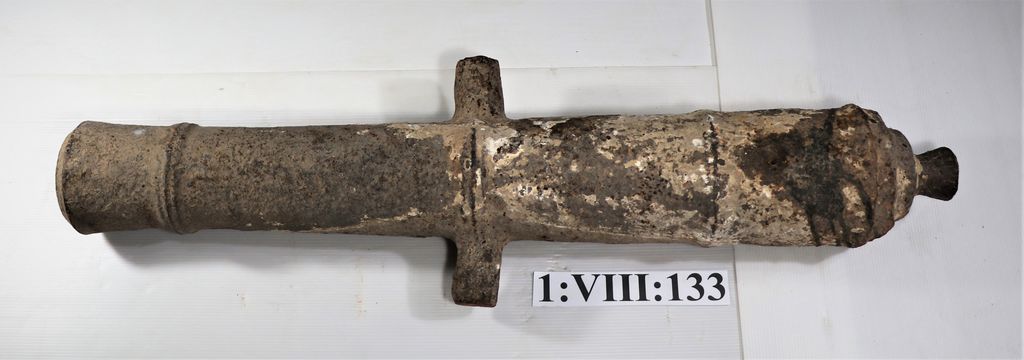 ປືນເຮັັດດ້ວຍເຫຼັກ.