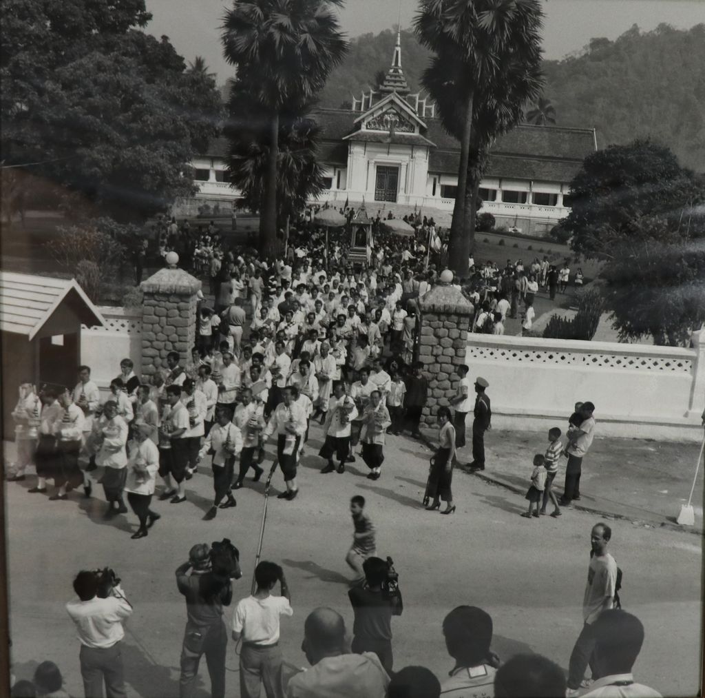 ຮູບພາບຂາວດຳ   ພິທີແຫ່ພະບາງ