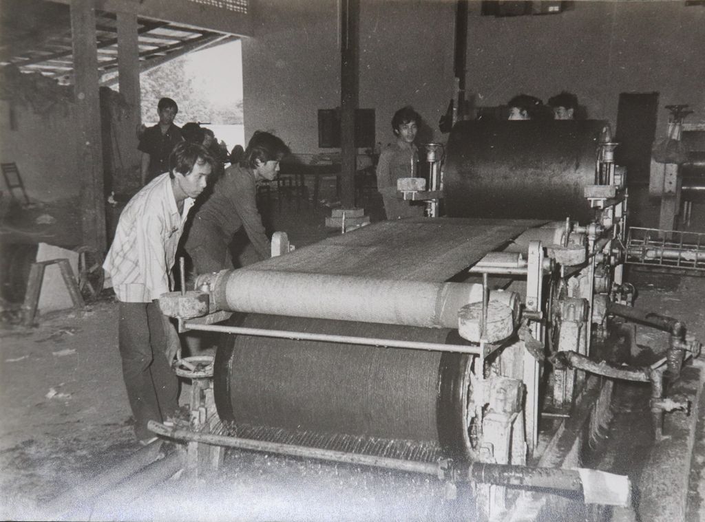 ໂຮງ​ງານ​ຜະ​ລິດ​ກະ​ສອບ