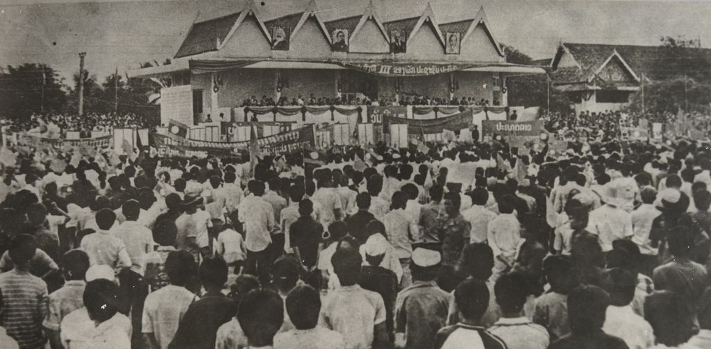 ຊາວ​ນະ​ຄອນ​ຫຼວງວຽງ​ຈັນ​ໂຮມ​ຊຸມ​ນຸມ​ຊົມ​ເຊີຍ​ຜົນ​ສຳ​ເລັດ​ກອງ​ປະ​ຊຸມ​ຄັ້ງ​ທີ3ຂອງ​ພັກ