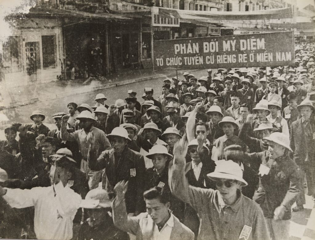 ພະ​ນັກ​ງານ, ປາະ​ຊາຊົນໄຊ​ງ່ອນ​ໂຮມ​ຊຸມ​ນຸມ