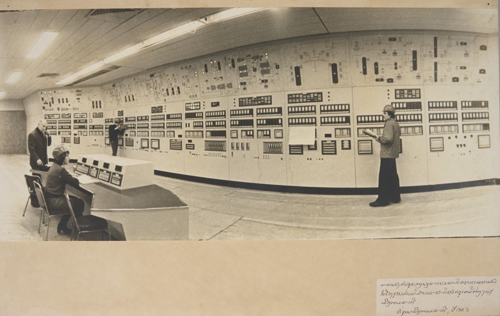 ກະດານບັງຄັບສູນກາງຂອງພະແນກພິດທະດາມຕານອລໃນໂຮງງານກັ່ນນ້ຳມັນ ແລະ ພິດວັດຖຸເຄມີ