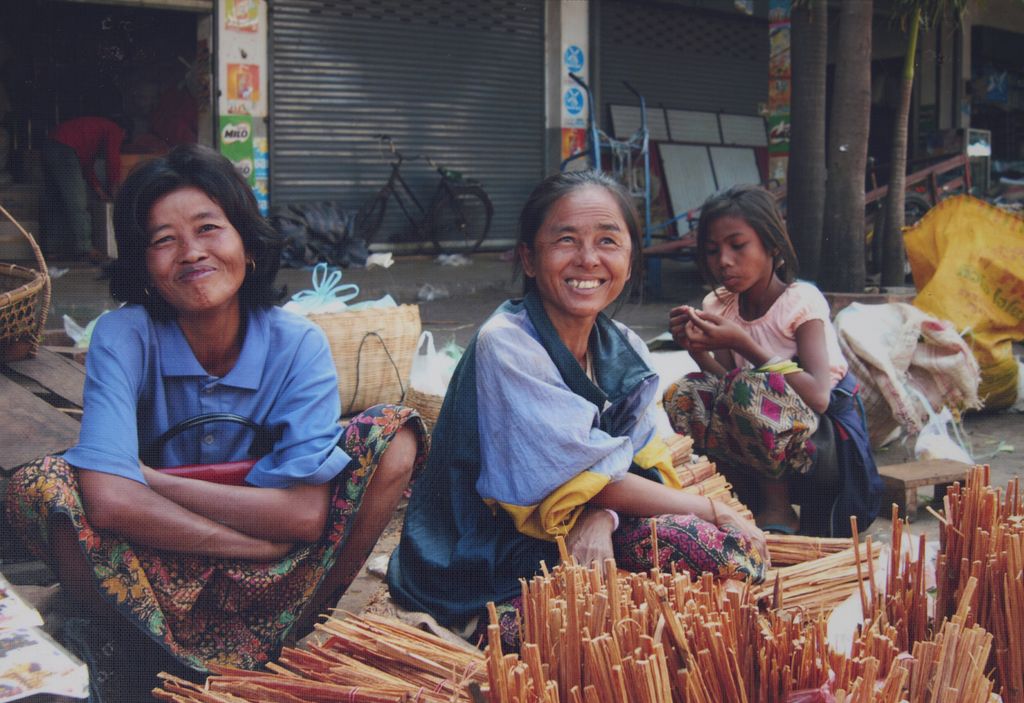 ຕະ​ຫຼາດ​ທ່າ​ແຂກ ແຂວງ​ຄຳ​ມວນ