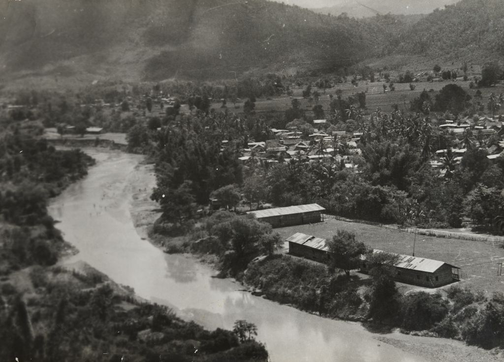 ທິວ​ທັດ​ຂອງ​ບ້ານ​ແຫ່ງ​ໜຶ່ງ