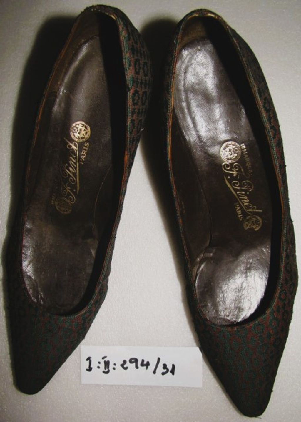 ເກີບຢ່ອງ ສົ້ນແຫລມ ຜ້າຝ້າຍ ສີຕັບຫມູ ດອກຂຽວ