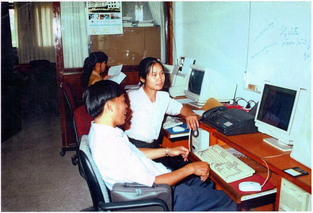 ນັກ​ສຶກ​ສາ​ຮຽນ​ຄອມ​ພິວ​ເຕີ