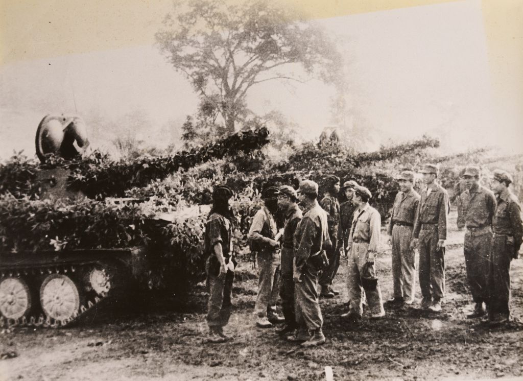 ຄະນະນຳຢ້ຽມຢາມກອງລົດຖັງປະຈັນບານ