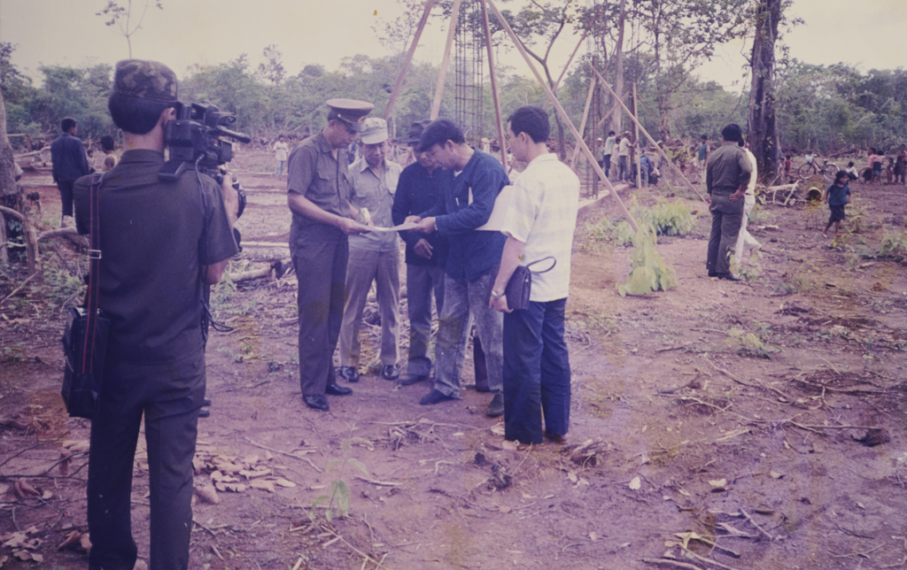 ທ່ານ ຄຳ​ໄຕ ສີ​ພັນ​ດອນ ລົງ​ຊີ້​ນຳ​ການກໍ່​ສ້າງ​ບໍ​ລິ​ສັດ​ດາ​ຟີ