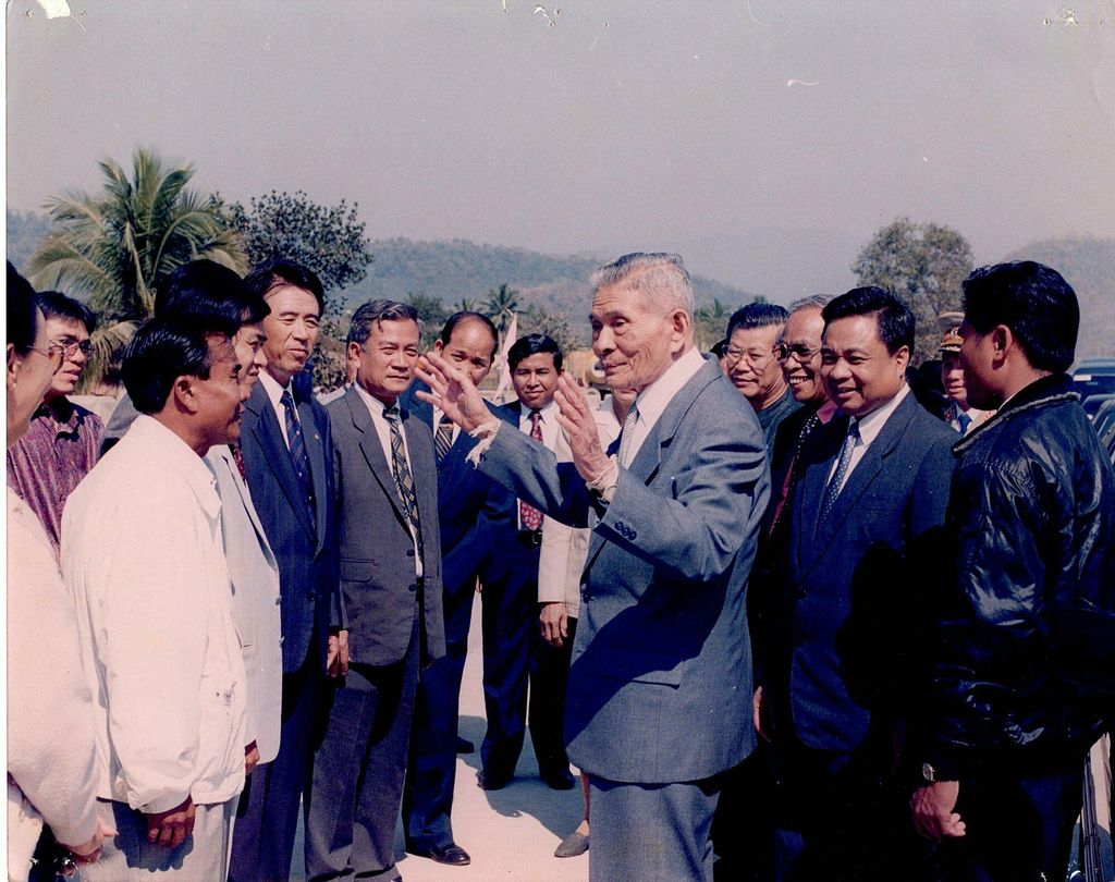 ທ່ານ ໜູ​ຮັກ ພູມ​ສະ​ຫວັນ ລົງ​ຢ້ຽມ​ຢາມ​ພະ​ນັກ​ງານ​ແຂວງ​ຫລວງ​ນ້ຳ​ທາ