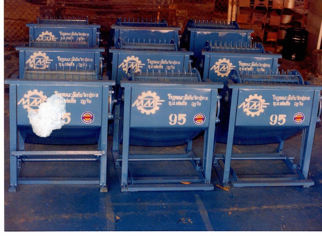 ໂຮ​ງ​ງານ​ຜະ​ລິດ​ກົນ​ຈັກ​ຫຼັກ8