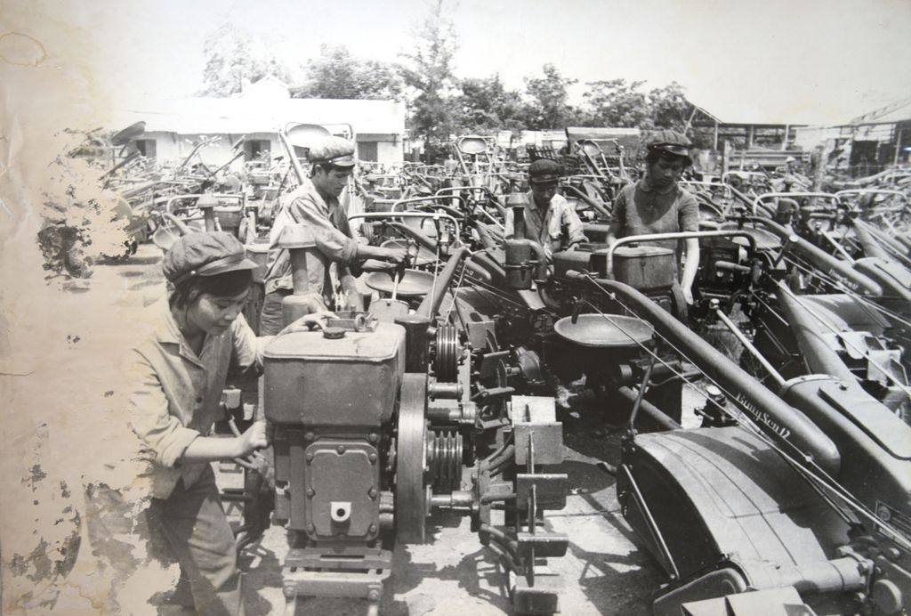 ໂຮງ​ງານ​ປະ​ກອບ​ເຄື່ອງ​ລົດ​ໄຖ​ນາ