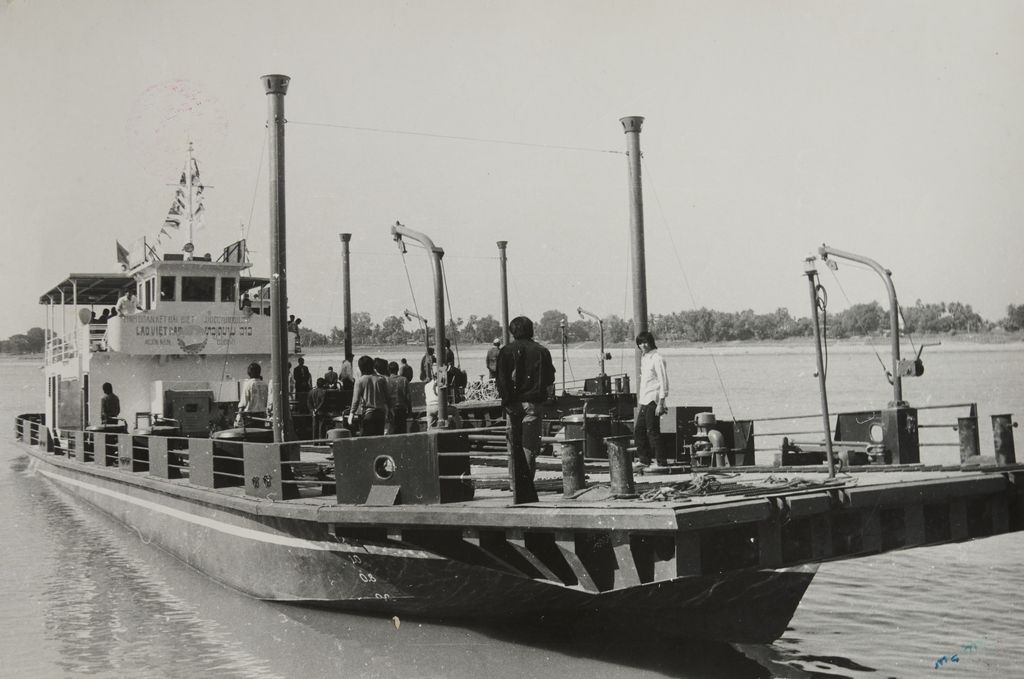 ພິທີປ່ອຍເຮືອເຫຼັກບັນທຸກຂະໜາດ 100 ໂຕນ