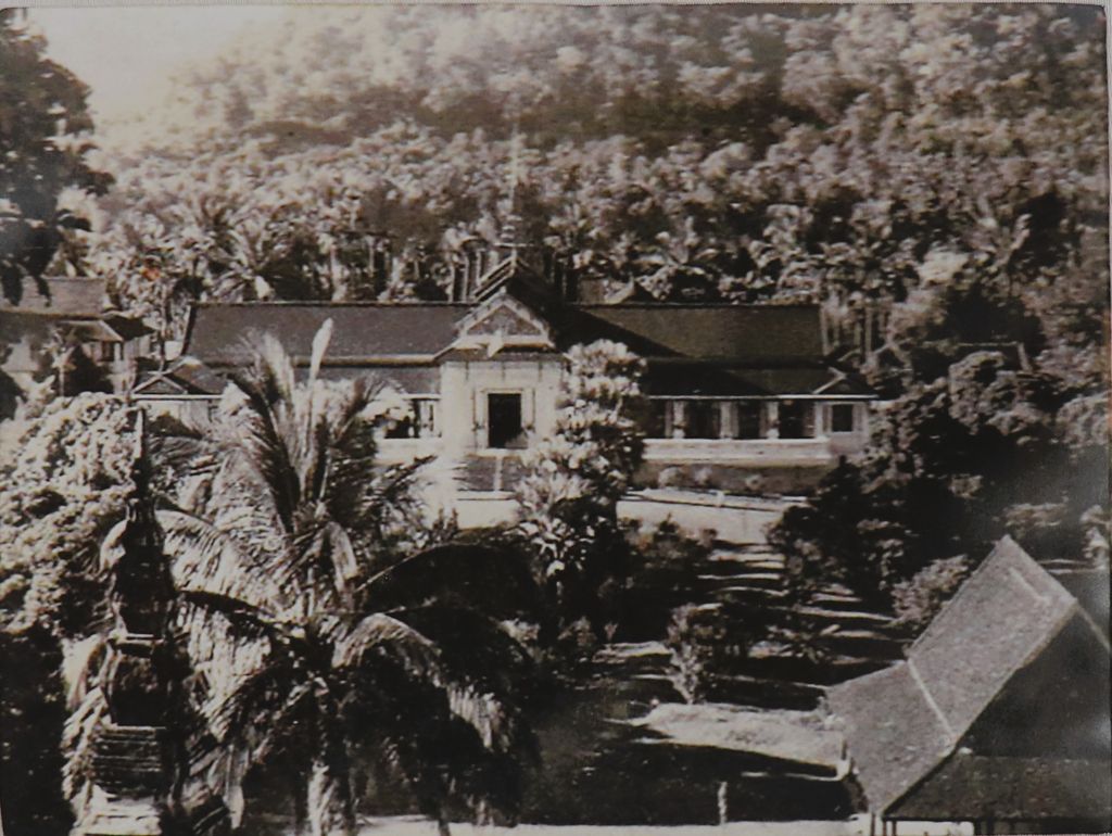 ຮູບພາບຂາວດໍາ ທັດສະນີຍະພາບຫໍພິພິທະພັນຫລວງພະບາງ ປີ 1948