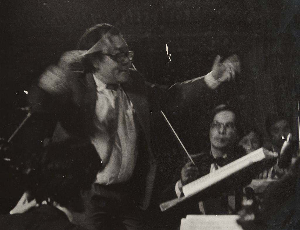 ດາມ​ລິນ ຜູ້​ບັນ​ຊາ​ດົນ​ຕີ