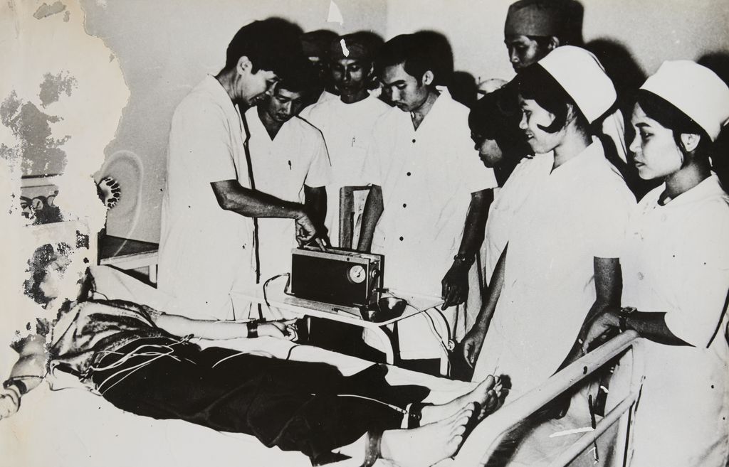 ໜ່ວຍແພດໝໍກວດພະຍາດຄົນໄຂ້