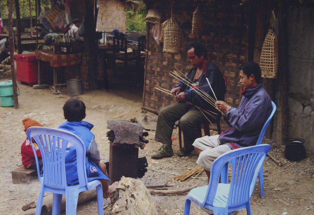 ຄົນ​ນັ່ງ​ຈັກ​ຕອກ