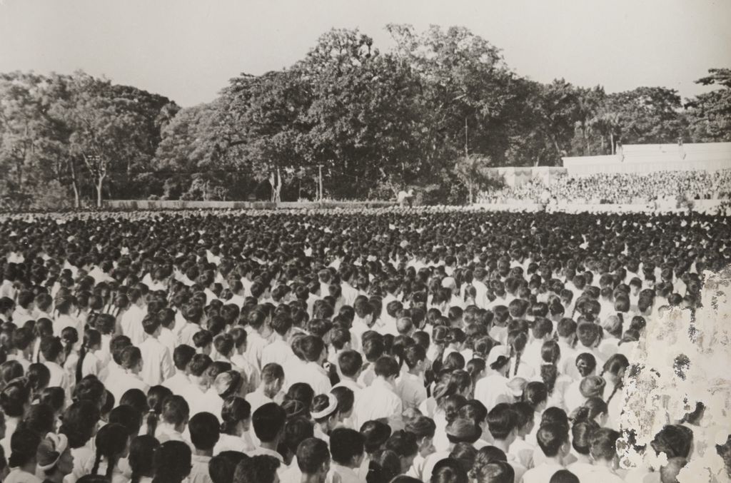 ນັກ​ສຶກ​ສາ​ໂຮມ​ຊຸມ​ນຸມ