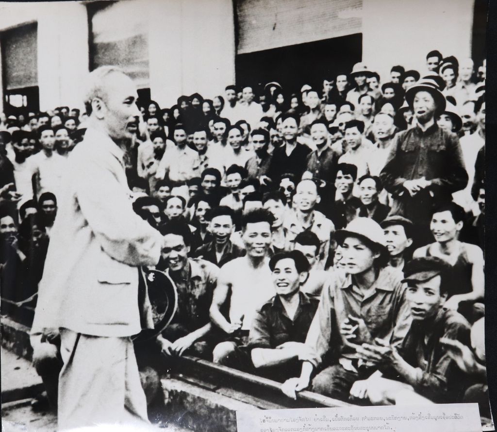 ທ່ານ ໂຮຈິມິນ ຢ້ຽມຢາມໂຮງຈັກໄຟຍ່າເລີມ