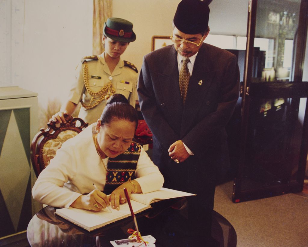 ທ່ານ ຄຳໄຕ ຢ້ຽມຢາມບູໄນ