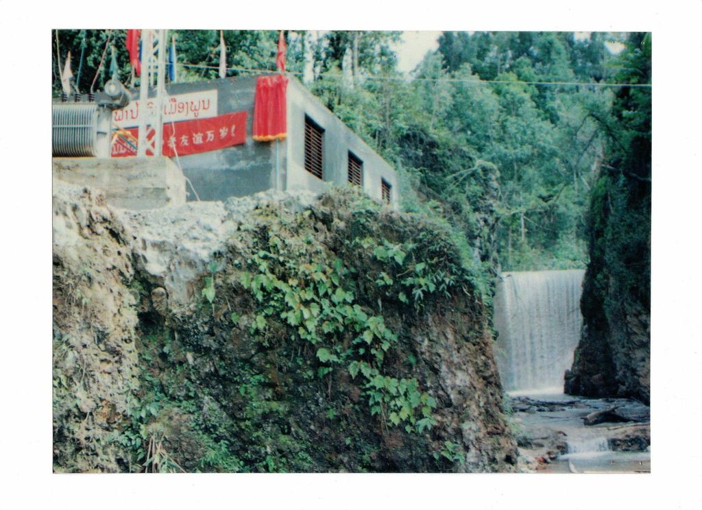 ເຂື່ອນ​ໄຟ້​າ​ນ້ຳ​ຕົກ​ຢູ່​ເມືອງ​ພູນ​ເຂດ​ພິ​ເສດ​ໄຊ​ສົມ​ບູນ