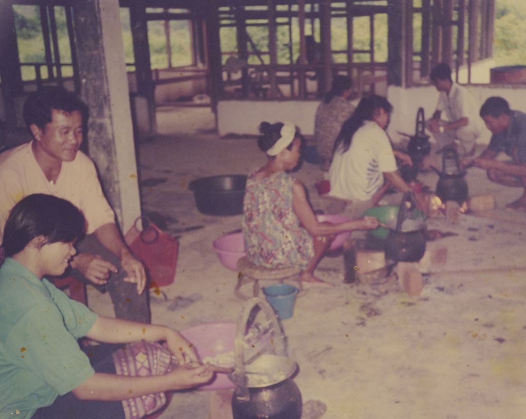 ວິ​ທີ​ການ​ປັ່ນ​ໄໝ​ແບບ​ພື້ນ​ເມືອງ